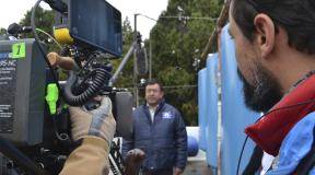 Foto detrás de cámaras de la serie Qué inventa.