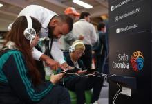 UN ALIADO DE RTVC EXPLICA DINÁMICA DE REALIDAD VIRTUAL EN STAND DE RTVC EN COLOMBIA 4.0 2019